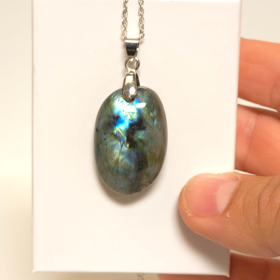 Blue Flash Labradorite Oval Necklace