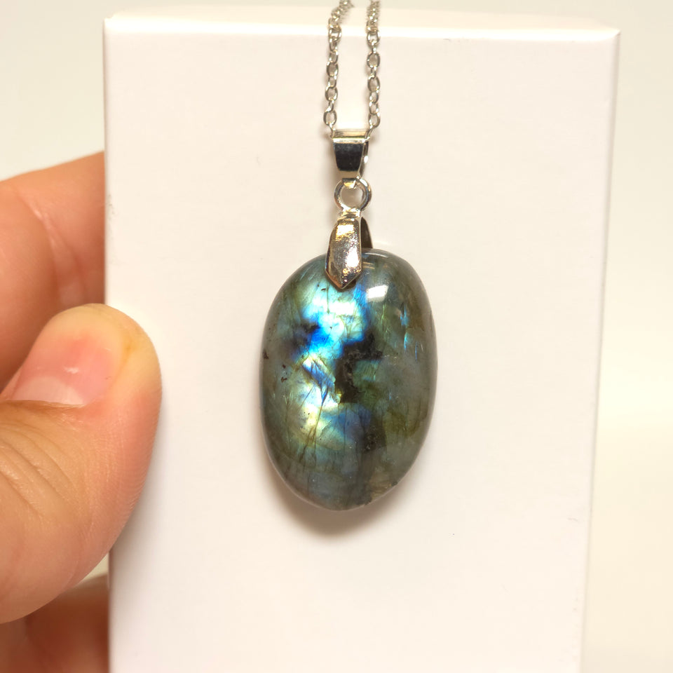 Blue Flash Labradorite Oval Necklace